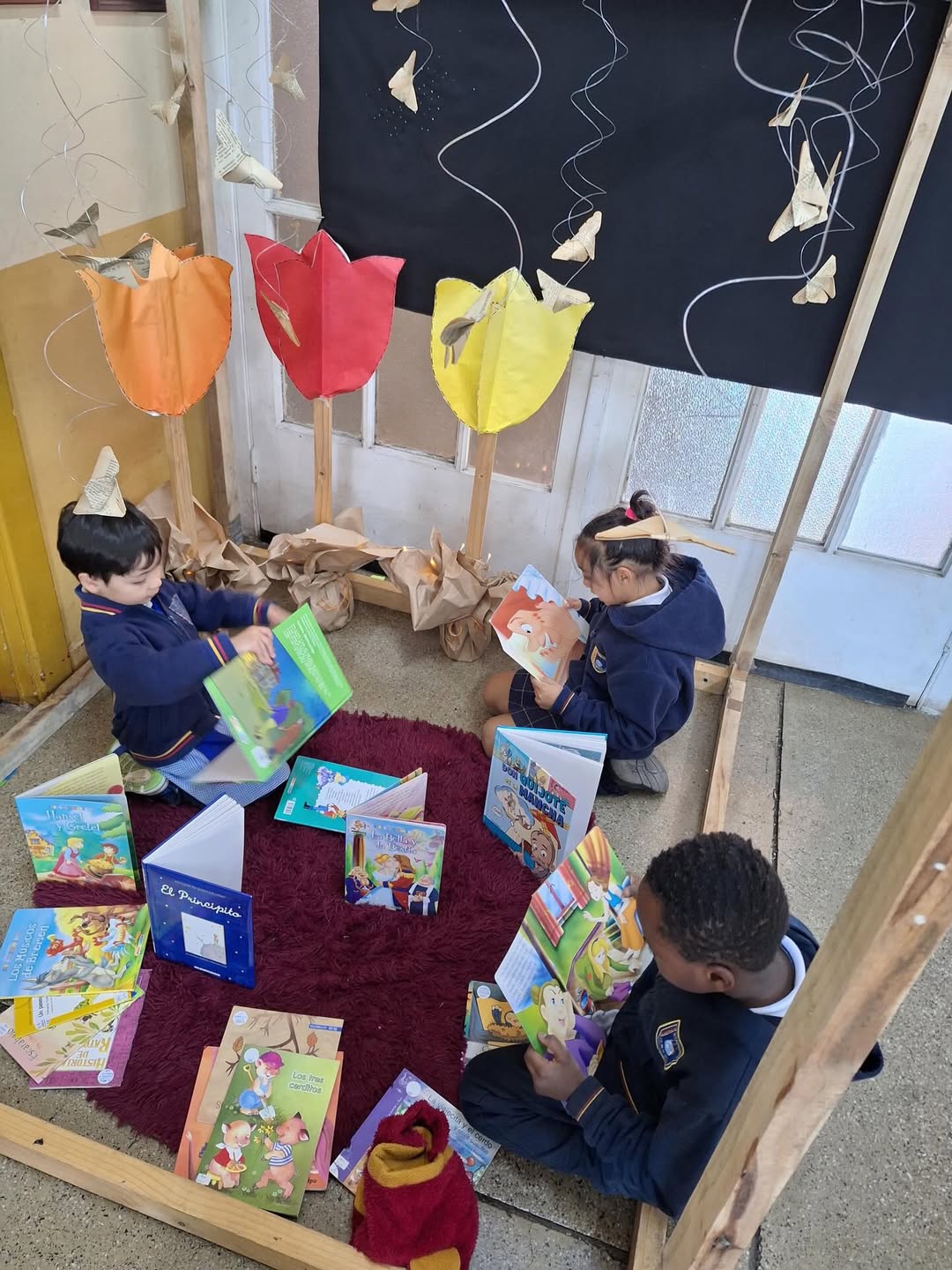 Estudiantes estudiando